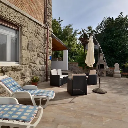 Apartament Romina *