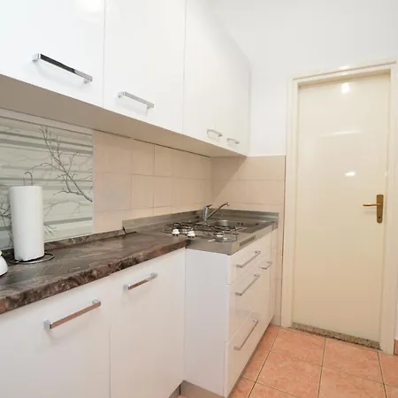 Apartment Romina *